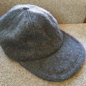 NWOT DKNY wool hat
